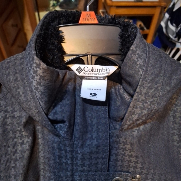 Columbia womens Black and gray pattern and metal clasps hooded ski jacket. NWOT - Picture 13 of 15